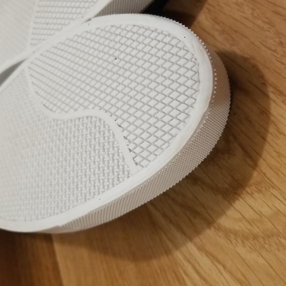 💎2 for $25💎 Minnetonka Paint Splatter Slip-on Tennis Shoes, size 8.5 Womens - Picture 7 of 15